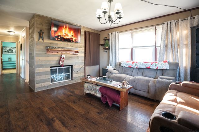 63 Glebas Road, Plainfield, CT 06374