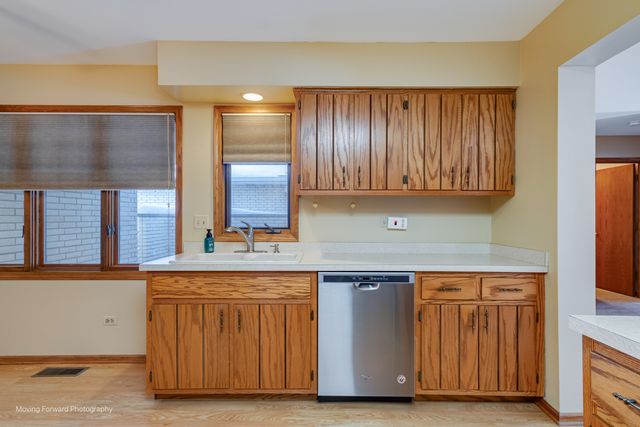 7709 W 158th Court, Orland Park, IL 60462