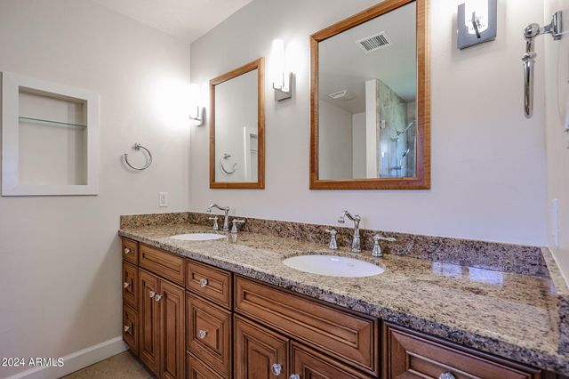 327 E KEIM Drive, Phoenix, AZ 85012