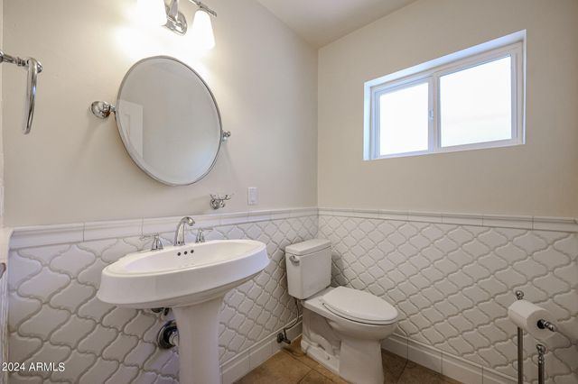 327 E KEIM Drive, Phoenix, AZ 85012