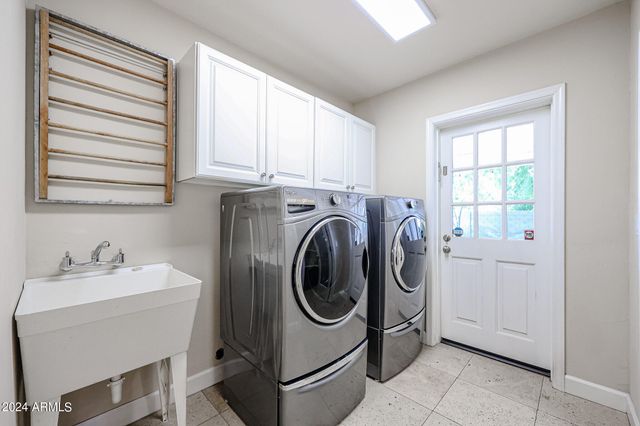 327 E KEIM Drive, Phoenix, AZ 85012