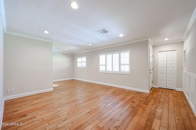 327 E KEIM Drive, Phoenix, AZ 85012