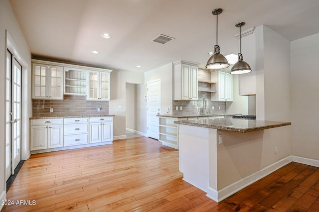 327 E KEIM Drive, Phoenix, AZ 85012