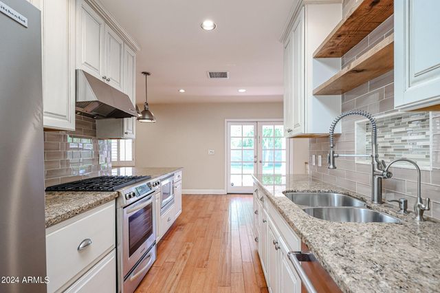 327 E KEIM Drive, Phoenix, AZ 85012