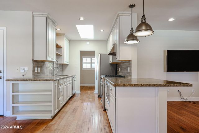 327 E KEIM Drive, Phoenix, AZ 85012