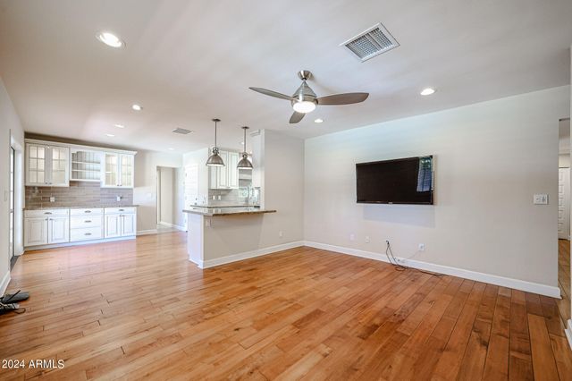 327 E KEIM Drive, Phoenix, AZ 85012