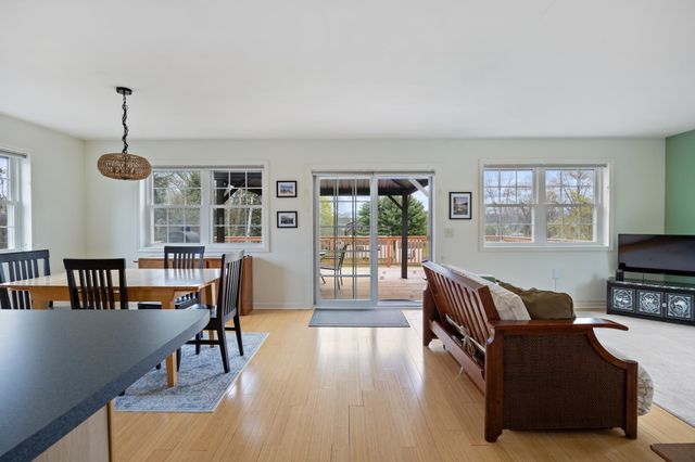 7 Sloop Road, Grand Isle, VT 05458