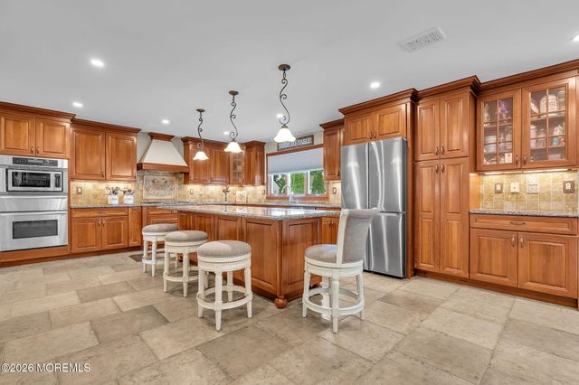 9 Yosemite Road, Howell, NJ 07731