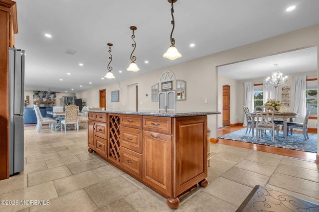 9 Yosemite Road, Howell, NJ 07731