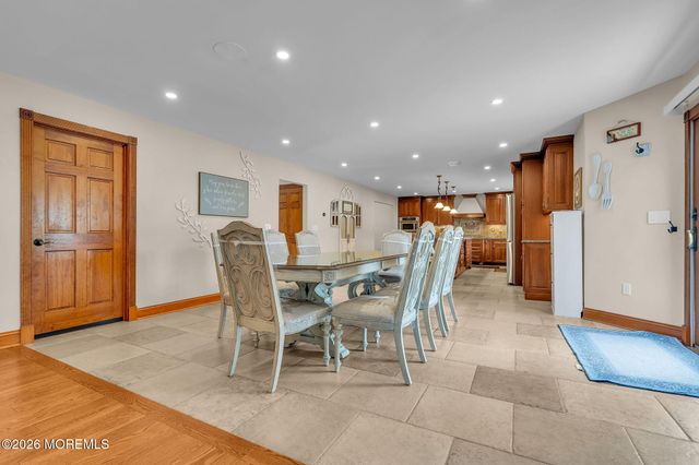 9 Yosemite Road, Howell, NJ 07731