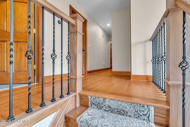 9 Yosemite Road, Howell, NJ 07731