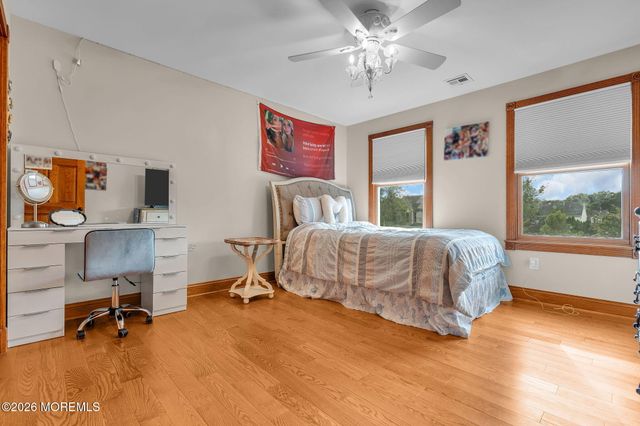9 Yosemite Road, Howell, NJ 07731