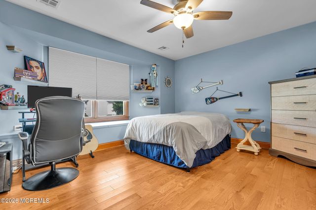 9 Yosemite Road, Howell, NJ 07731