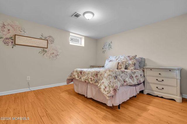 9 Yosemite Road, Howell, NJ 07731