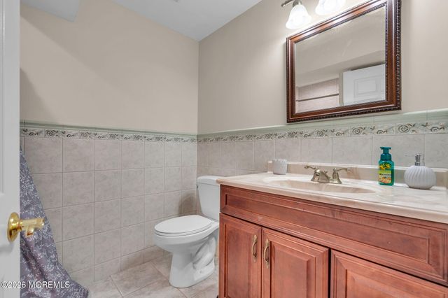 9 Yosemite Road, Howell, NJ 07731