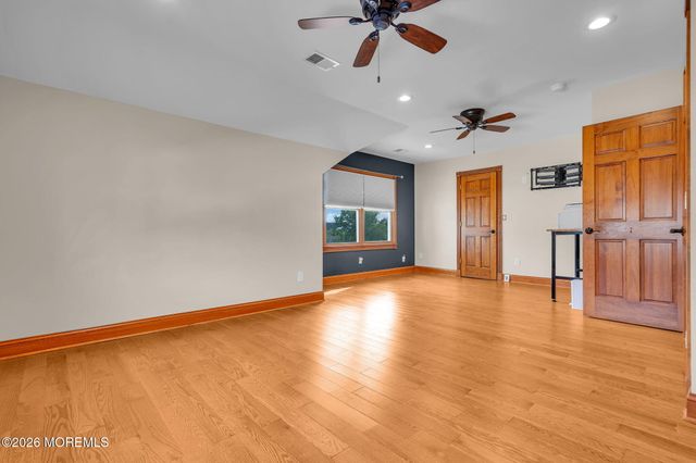 9 Yosemite Road, Howell, NJ 07731