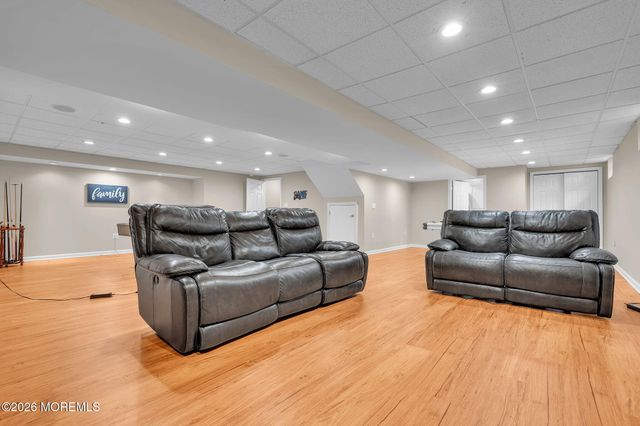 9 Yosemite Road, Howell, NJ 07731