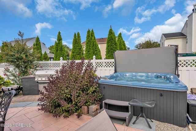 9 Yosemite Road, Howell, NJ 07731