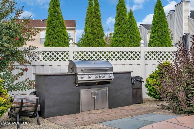 9 Yosemite Road, Howell, NJ 07731