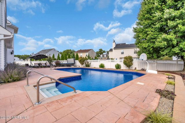 9 Yosemite Road, Howell, NJ 07731