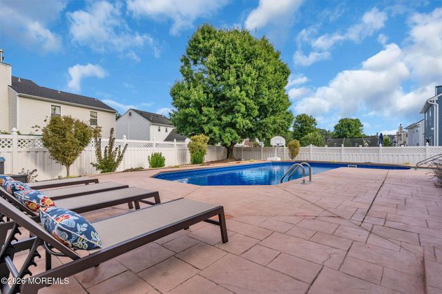 9 Yosemite Road, Howell, NJ 07731