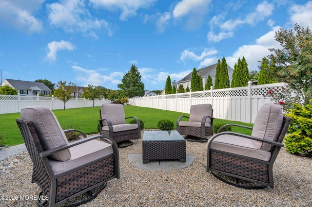 9 Yosemite Road, Howell, NJ 07731
