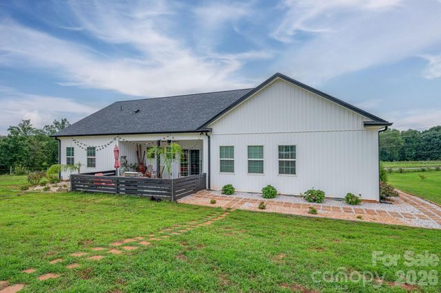 1484 Null Road, Lincolnton, NC 28092
