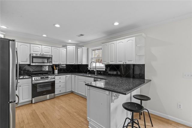70 Foddering Farm Road, Narragansett, RI 02882