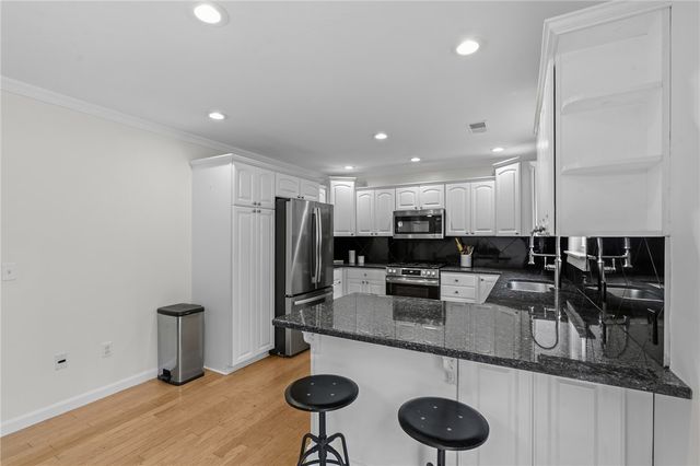 70 Foddering Farm Road, Narragansett, RI 02882