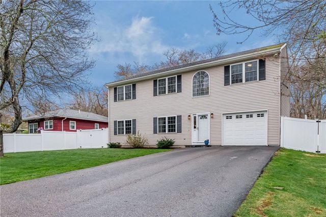 70 Foddering Farm Road, Narragansett, RI 02882
