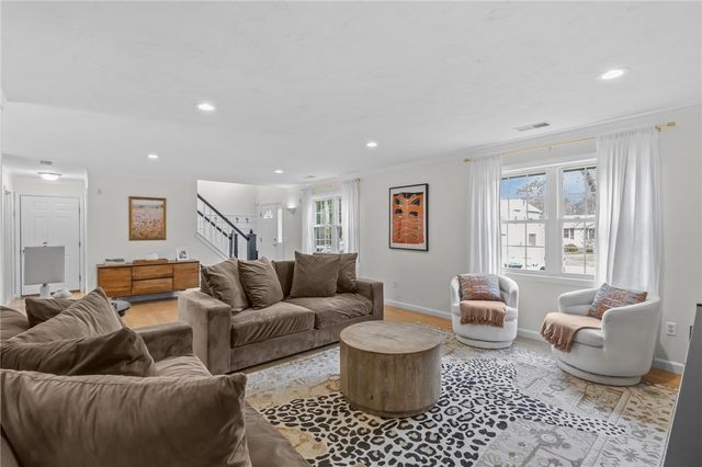 70 Foddering Farm Road, Narragansett, RI 02882