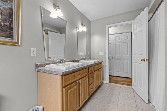 70 Foddering Farm Road, Narragansett, RI 02882