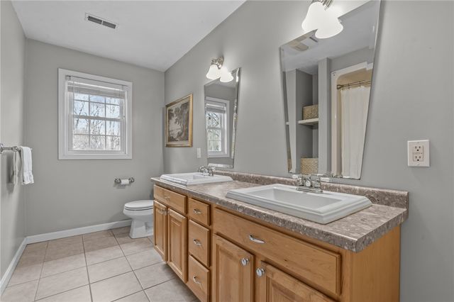 70 Foddering Farm Road, Narragansett, RI 02882