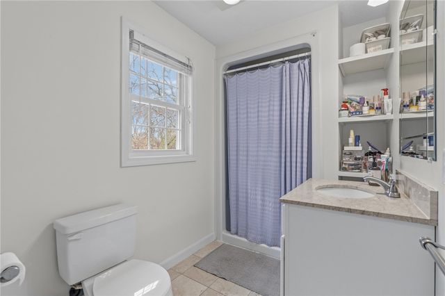 70 Foddering Farm Road, Narragansett, RI 02882