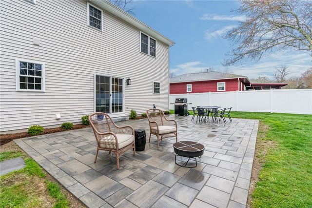 70 Foddering Farm Road, Narragansett, RI 02882