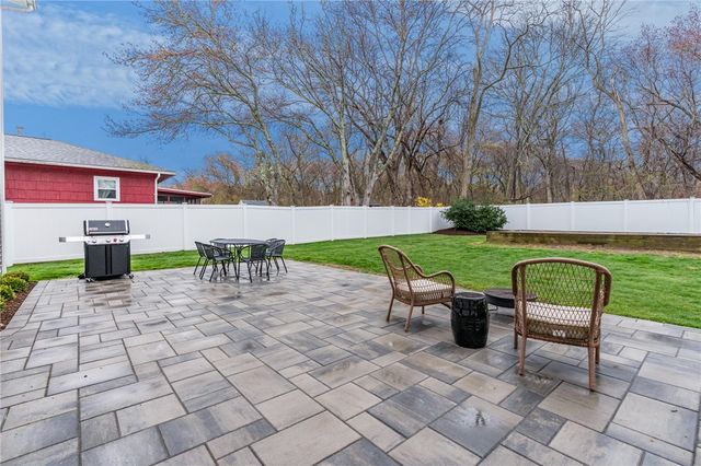 70 Foddering Farm Road, Narragansett, RI 02882