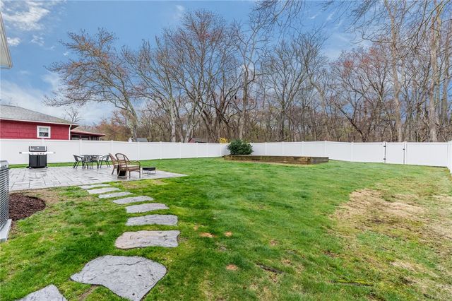 70 Foddering Farm Road, Narragansett, RI 02882