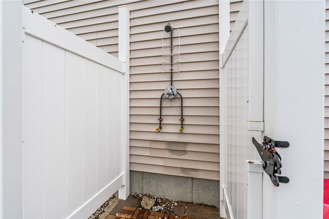 70 Foddering Farm Road, Narragansett, RI 02882