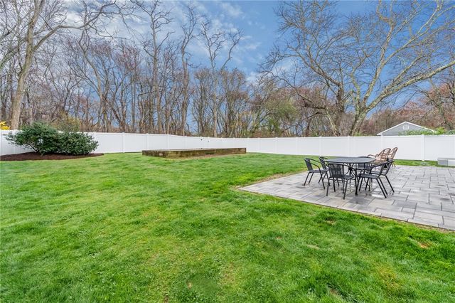 70 Foddering Farm Road, Narragansett, RI 02882