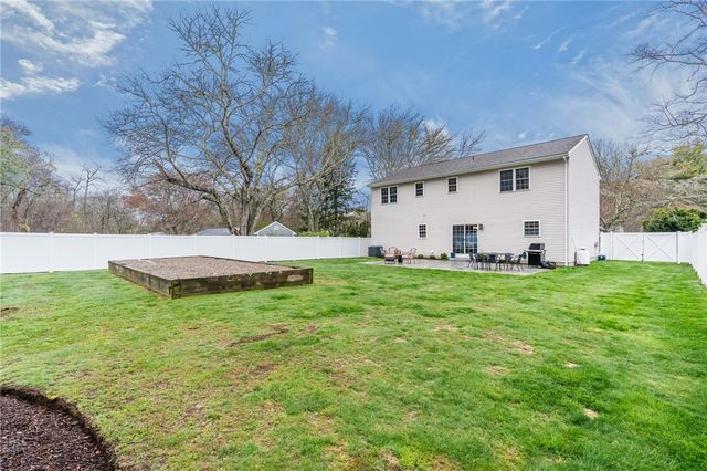 70 Foddering Farm Road, Narragansett, RI 02882