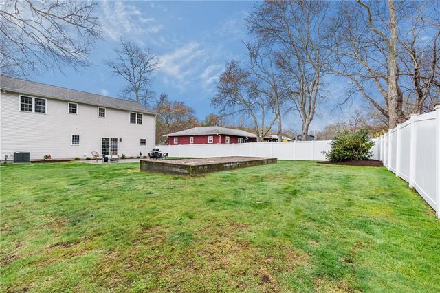 70 Foddering Farm Road, Narragansett, RI 02882