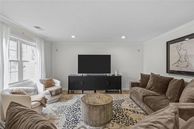 70 Foddering Farm Road, Narragansett, RI 02882