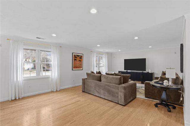 70 Foddering Farm Road, Narragansett, RI 02882