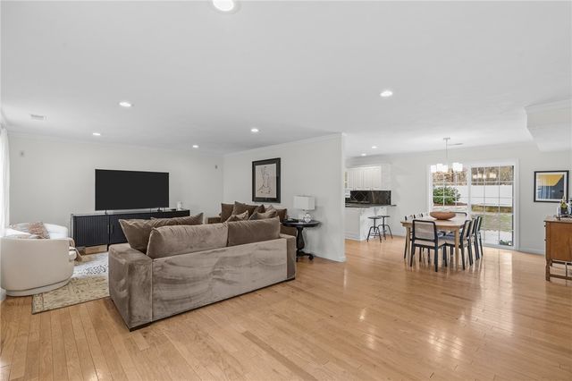 70 Foddering Farm Road, Narragansett, RI 02882