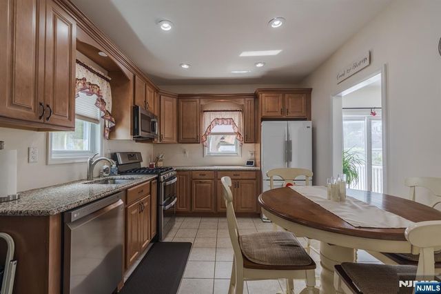 334 Travers Place, Lyndhurst, NJ 07071