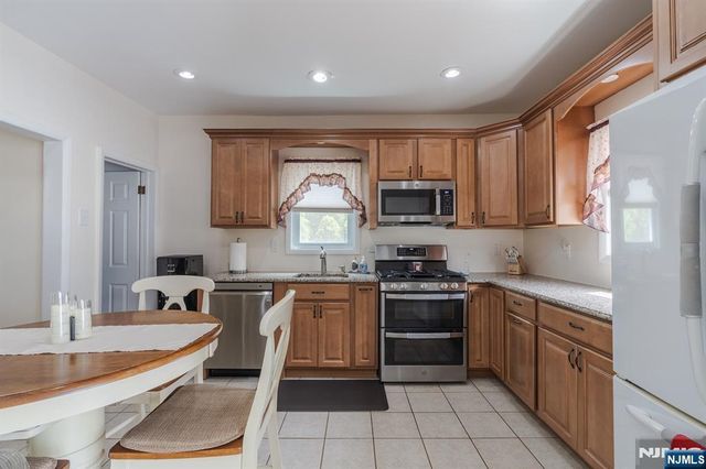 334 Travers Place, Lyndhurst, NJ 07071