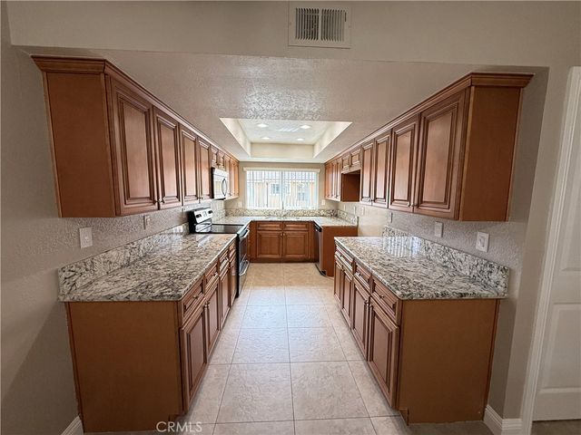 2063 Charle C2, Costa Mesa, CA 92627