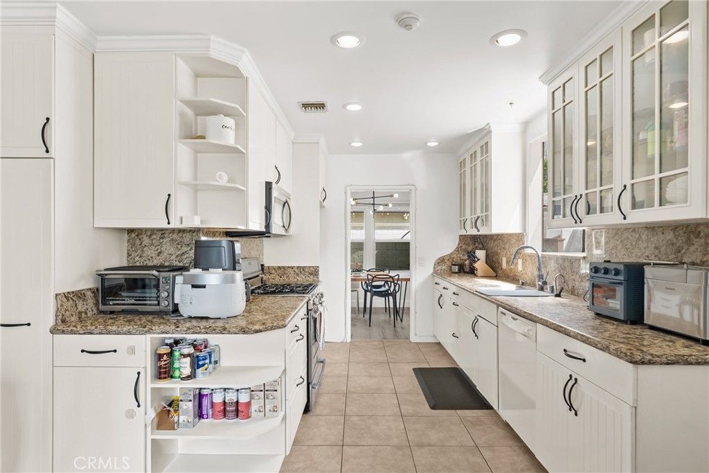 1912 N Kenneth Rd, Burbank, CA 91504 — photo 4