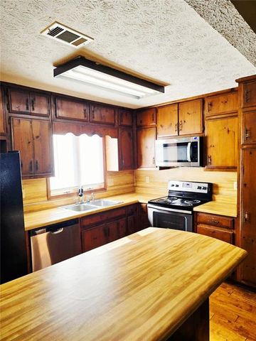 1497 Stoneleigh Circle, Stone Mountain, GA 30088