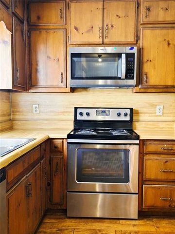 1497 Stoneleigh Circle, Stone Mountain, GA 30088